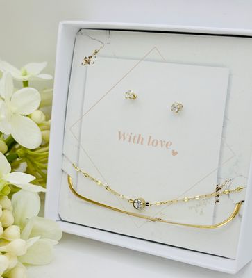 Golden Crystal Duo Gift Box (Bracelet &amp; Earstuds)