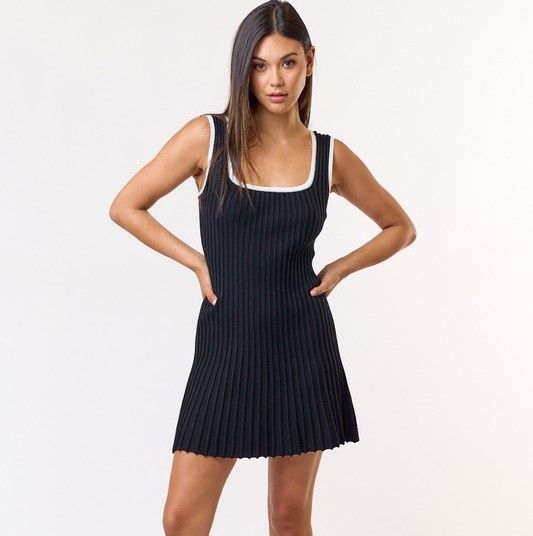Scoop Neck Pleated Dress