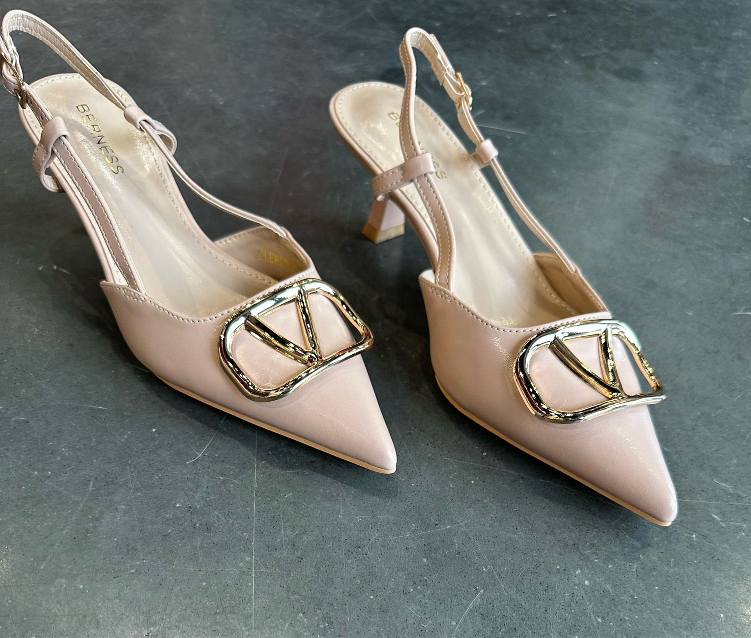 V Kitten Heel-Nude