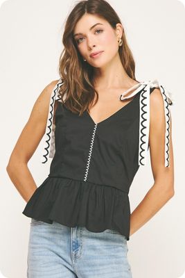 Kay Scallop Top-Blk