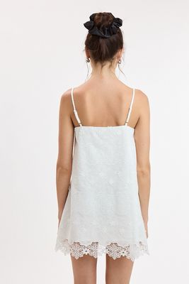 Floral Lace Shift Dress-Wht