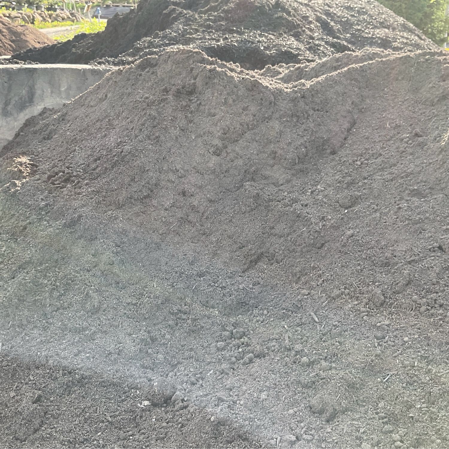 Bulk TOPSOIL (Full Scoop)