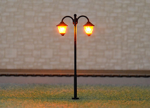 MRCHQ Custom HO Scale Double Down Coollight Lamppost