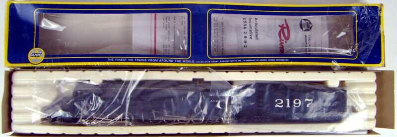 AHM 5090C AT&amp;SF 2-8-8-2 Articulated &quot;Super&quot; Mallet Locomotive #2197 HO Scale