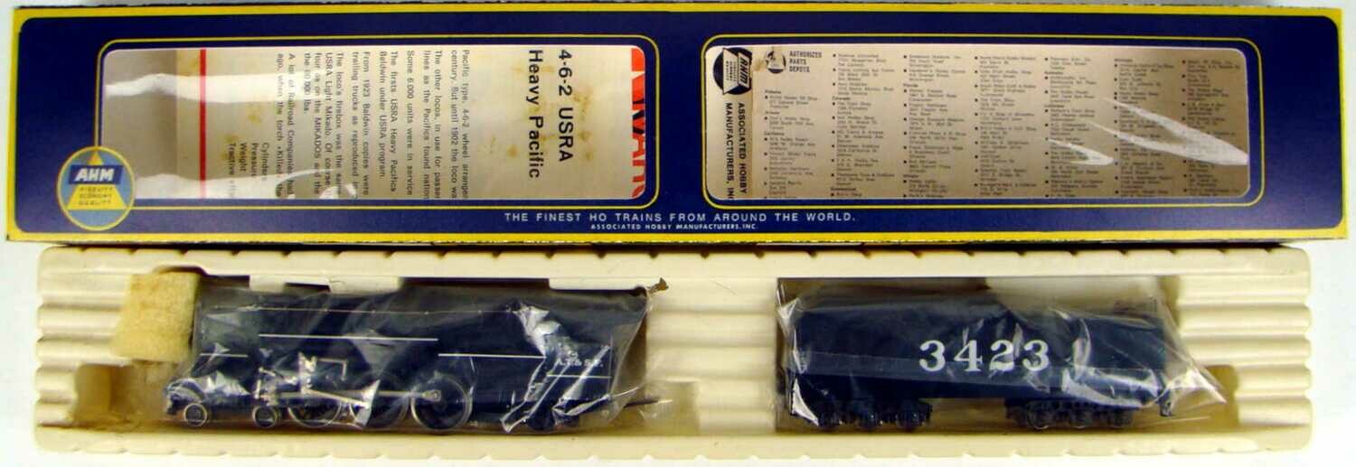 AHM5087G AT&amp;SF Class 3400 4-6-2 Heavy Pacific Locomotive #3423 HO Scale