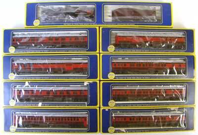 Complete AHM/Rivarossi Chicago & Alton Limited Set with Premier Production Run C&A ALCO P-16A Heavy Pacific Locomotive #5299 and (8) Heavyweight Coaches HO Scale
