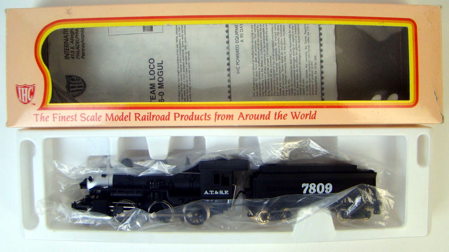 IHC M510 AT&amp;SF 2-6-0 Mogul Locomotive HO Scale