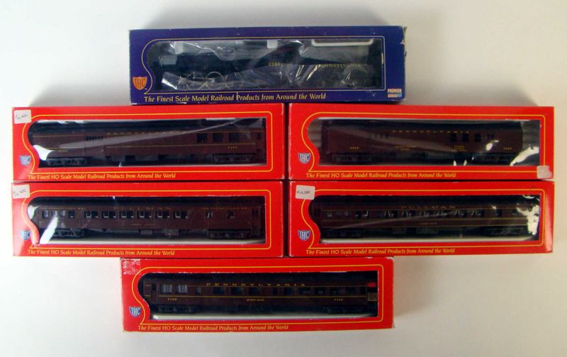Deluxe PRR 5-Coach Passenger Set w/Legendary Class K29 4-6-2 Pacific #3395 HO Scale