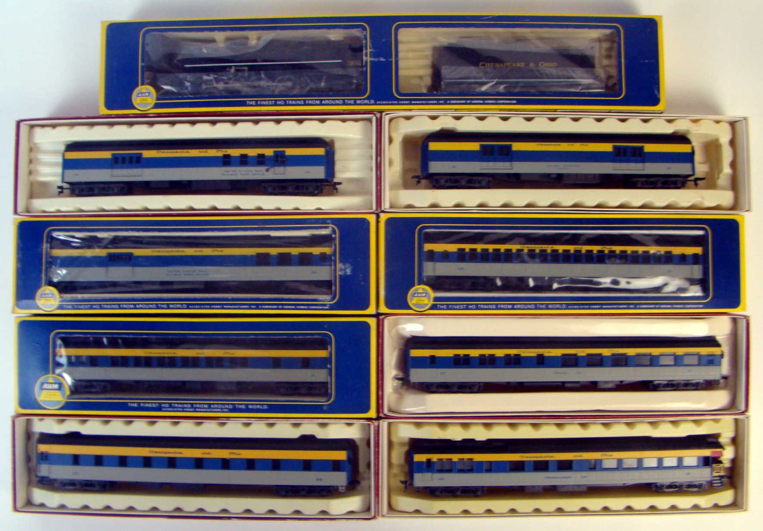 AHM/Rivarossi C&amp;O 8-Coach Passenger Express w/Class L2 4-6-4 Hudson #302 HO Scale