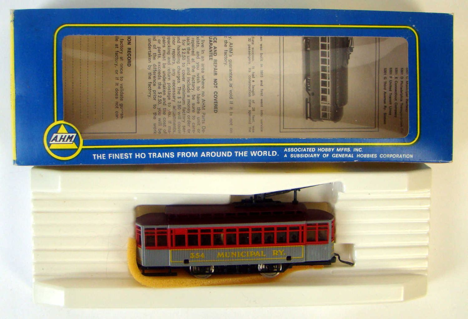 AHM5301C Illuminated Municipal Railway Birney Trolley Car HO Scale
