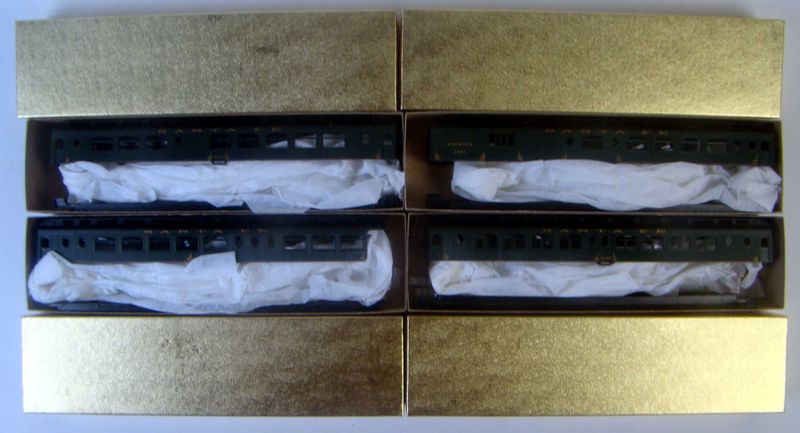 Roundhouse 60810-40 AT&amp;SF 4 Coach 85&quot; Pullman Palace Kit Set HO Scale