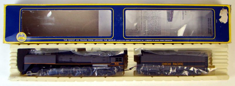 AHM 5098-02​ Premium Production Run UP Class FEF-3 4-8-4 Northern Locomotive #836  HO Scale
