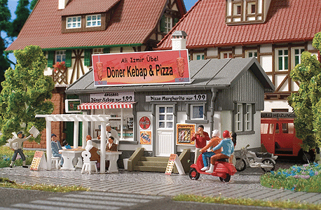 Vollmer 5151 HO Scale Utzelbrutzel Pizza/Snack Bar