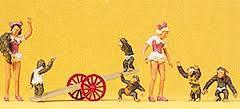 Preiser 20257 Circus Girls w/Performing Monkeys