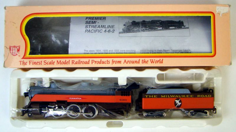 IHC Premier M9729 Milwaukee Semi-Streamlined Class F3 4-6-2 Pacific Locomotive #6106 HO Scale