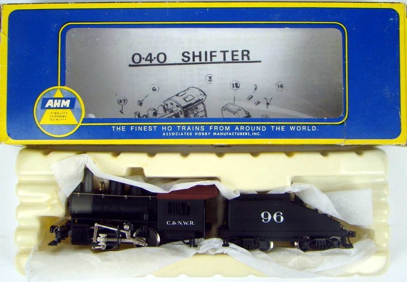 AHM5076a C&amp;NW 0-4-0 Shifter Locomotive HO Scale