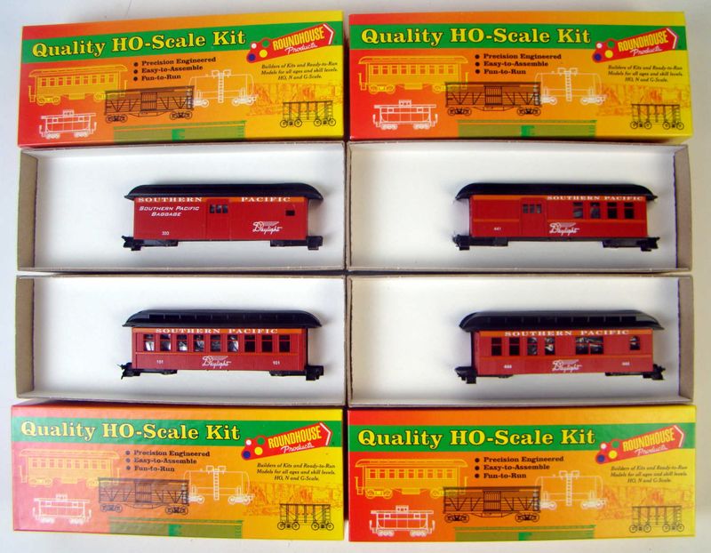 Roundhouse Southern Pacific Daylight 4-Coach 34&#39; Overton Kit Set HO Scale