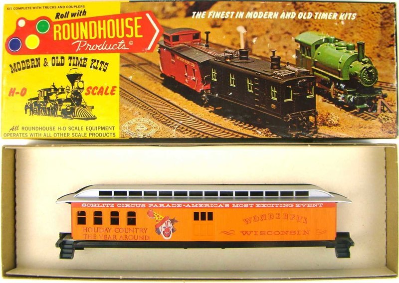 MRCHQ Collectible MDC/Roundhouse 5039 Joseph Schlitz 50&#39; Pullman Advertising Coach Kit