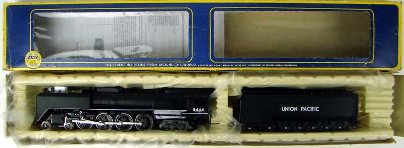 UPGRADED AHM 5098-03 Premium Production Run UP FEF-3 4-8-4 Northern Locomotive #8444 HO Scale
