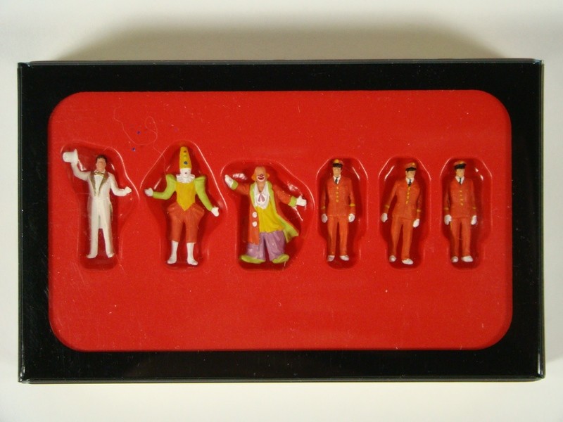 MRCHQ Collectible Walthers 22001 Great Circus Train Performers and Ushers Figure Set