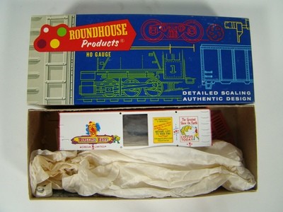 Roundhouse 3805 Ringling Bros. 36&#39; Vintage Clown/Animals Ventilated Box Car Kit HO Scale