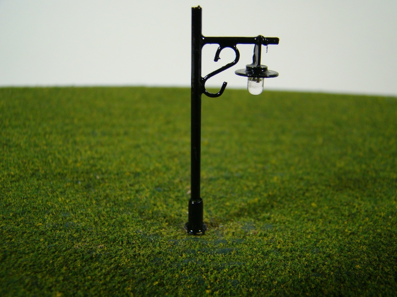 MRCHQ Custom N Scale Black Beauty Coollight Lamppost