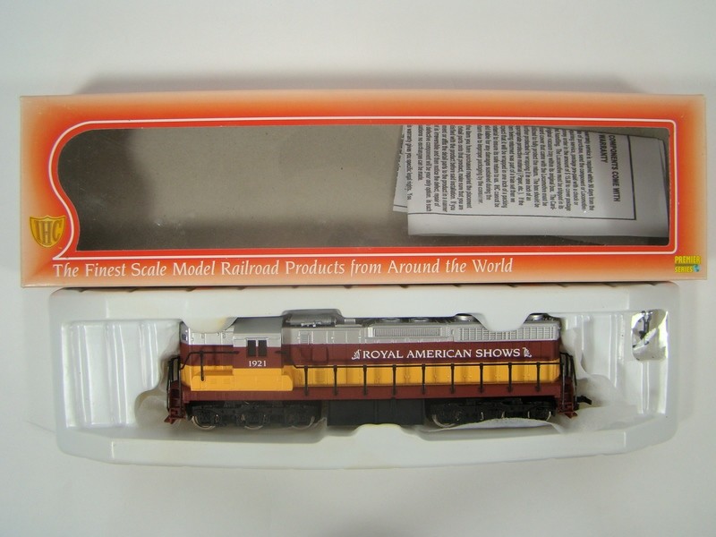MRCHQ Collectible IHC EMD SD24 Royal American Shows Diesel Locomotive HO Scale