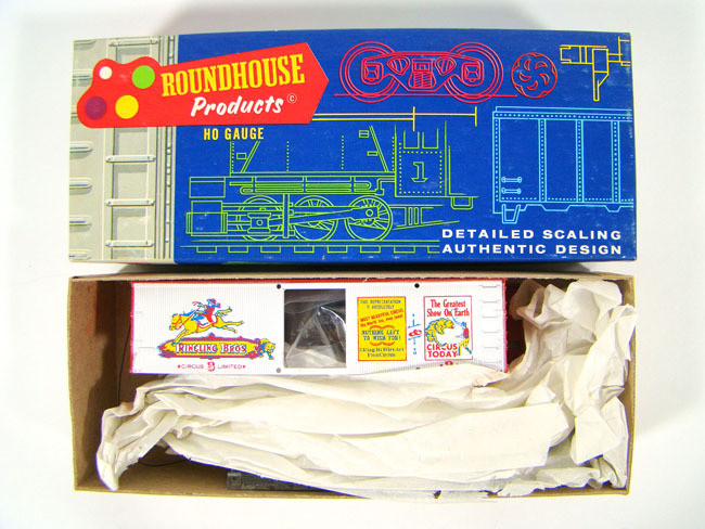 Roundhouse 3808 Ringling Bros. 36&#39; Annie Oakley Ventilated Box Car Kit HO Scale