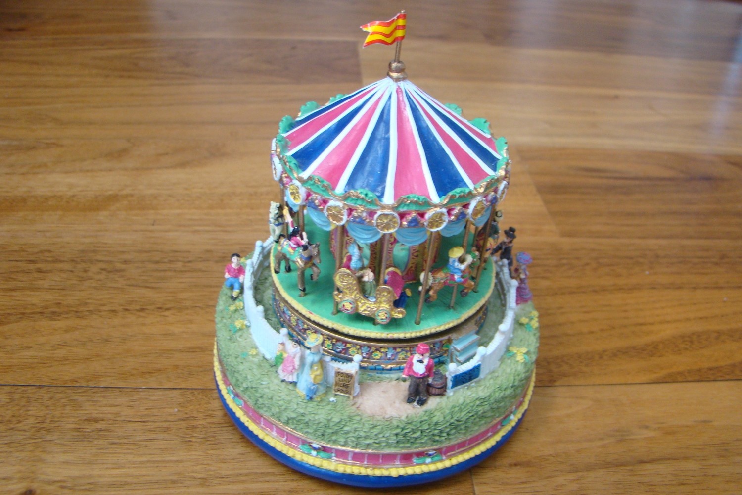 Liberty Falls AH444 Collectors Club Carousel Music Box