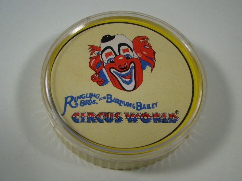 MRCHQ Collectible Vintage 60&#39;s Round Ringling Bros. Barnum &amp; Bailey Circus World Playing Cards