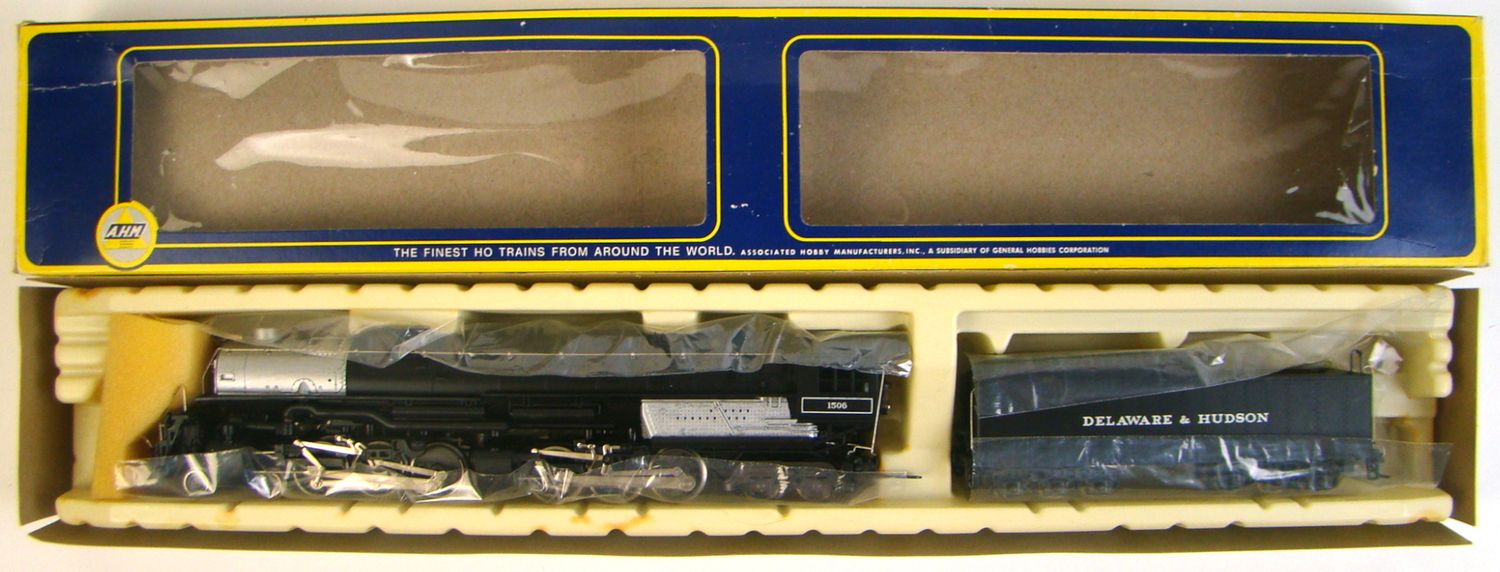 AHM 5113C Delaware &amp; Hudson Class J-95 4-6-6-4 Challenger Locomotive #1506 HO Scale