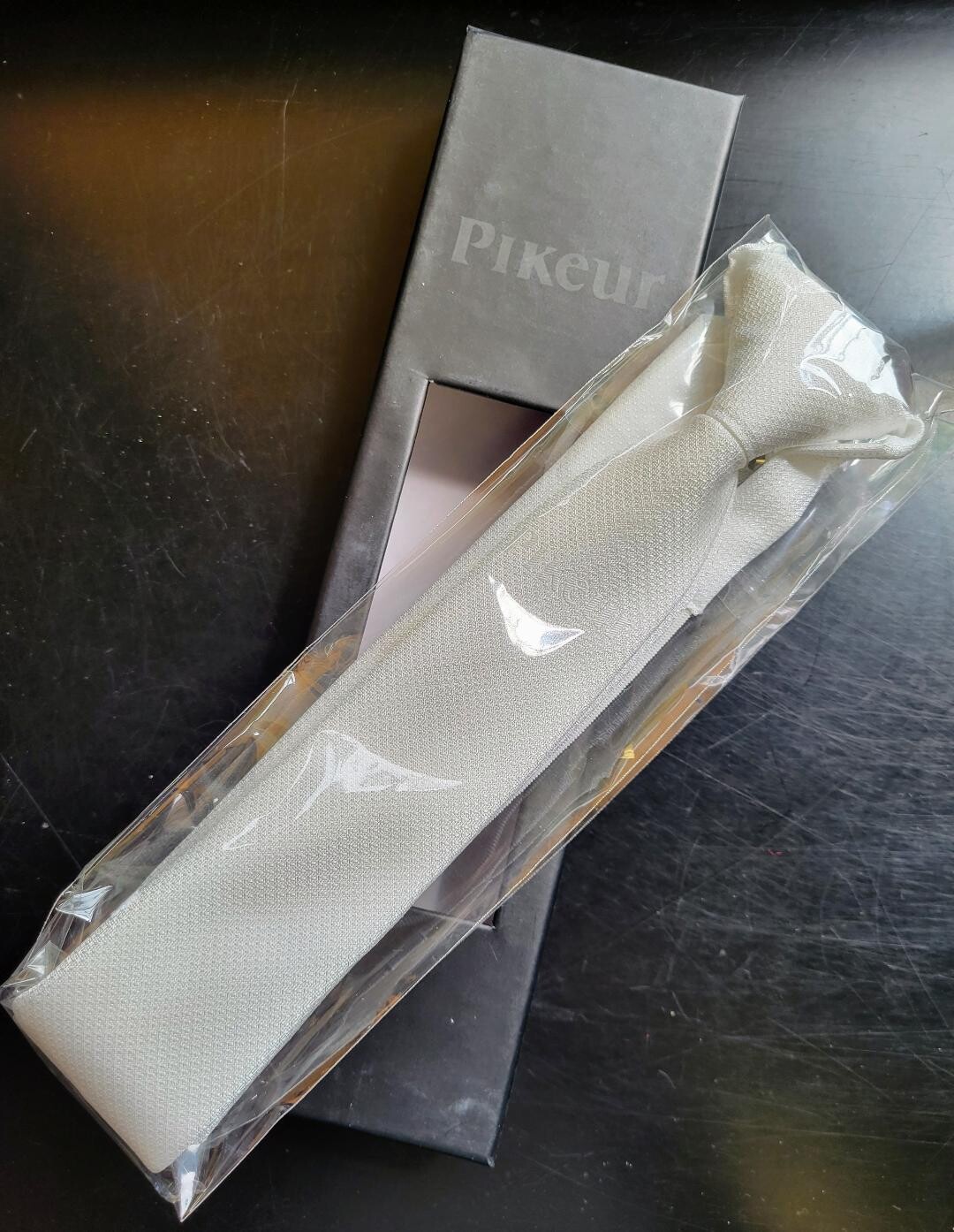 Men&#39;s Pretied White Show Tie