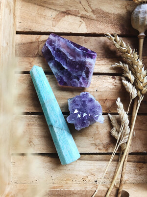 Kristalset fluoriet, amazoniet en amethist Kristalset fluoriet, amazoniet en amethist