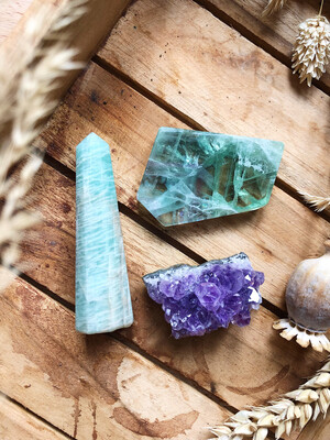 Kristalset fluoriet, amazoniet en amethist Kristalset fluoriet, amazoniet en amethist