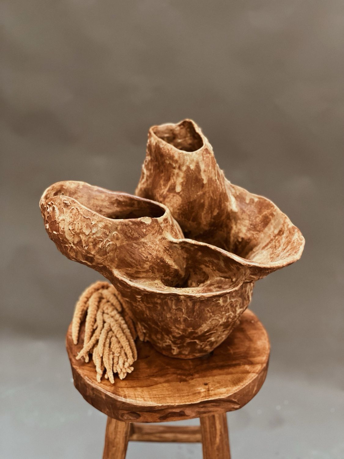 ​Mycelia | Sculpturele vaas van aarde en vuur