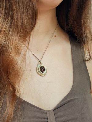 Earth adornment necklace | Granaat