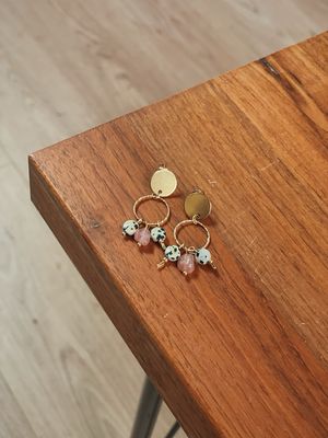 Inner shine earrings | Dalmatiër jaspis en aardbeikwarts