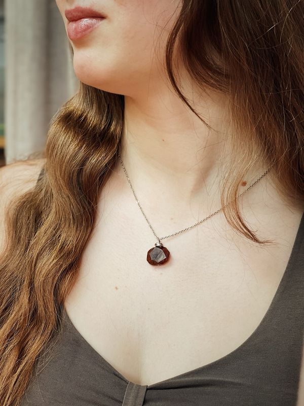 Soft embrace necklace | Granaat