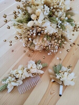 ensemble d'accessoires de mariage, bouquet de mariée, boutonnière, peigne cheveux, influence naturelle