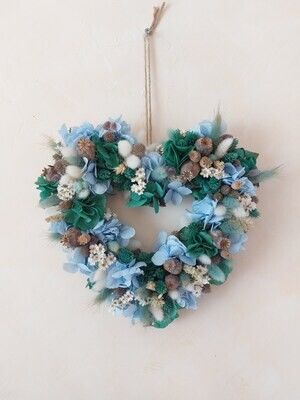 Cœur en fleurs séchées bleu et vert - influence naturelle
