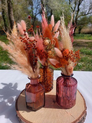bouquet de fleurs séchées pour petit vase, mini bouquet dans vase solifleur, influence naturelle
