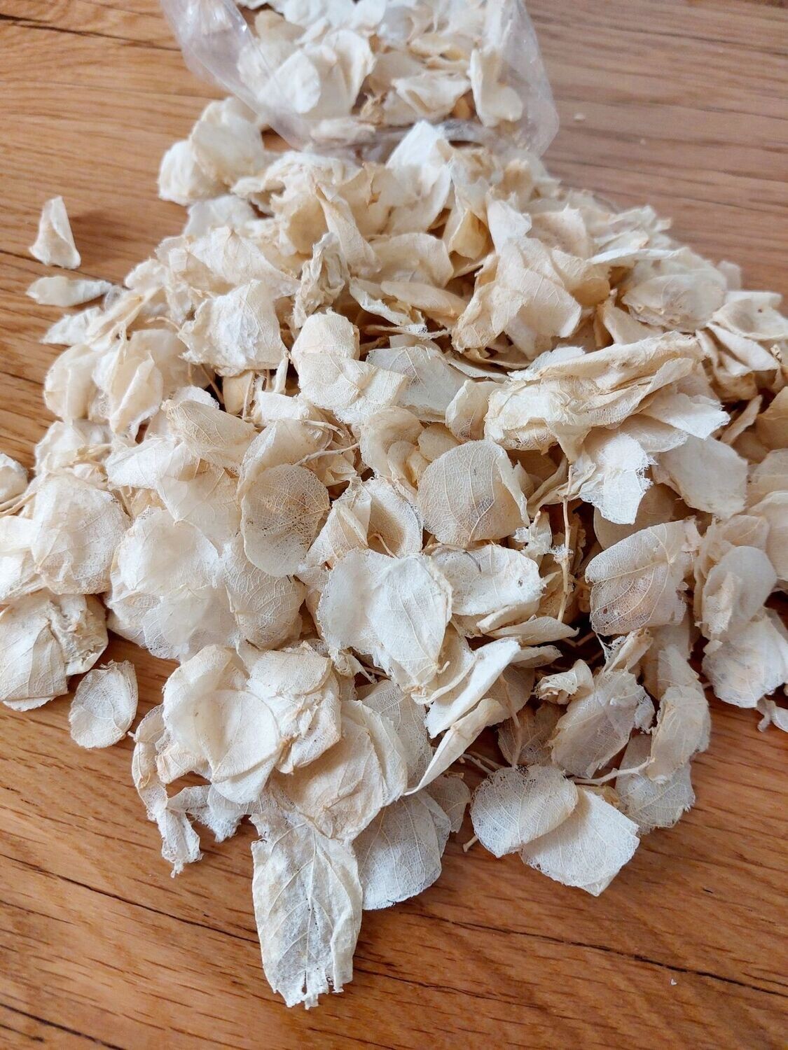 Pétales de roses séchées crème