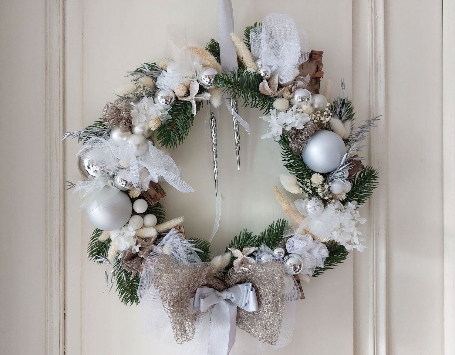 couronne de noel blanche et argent