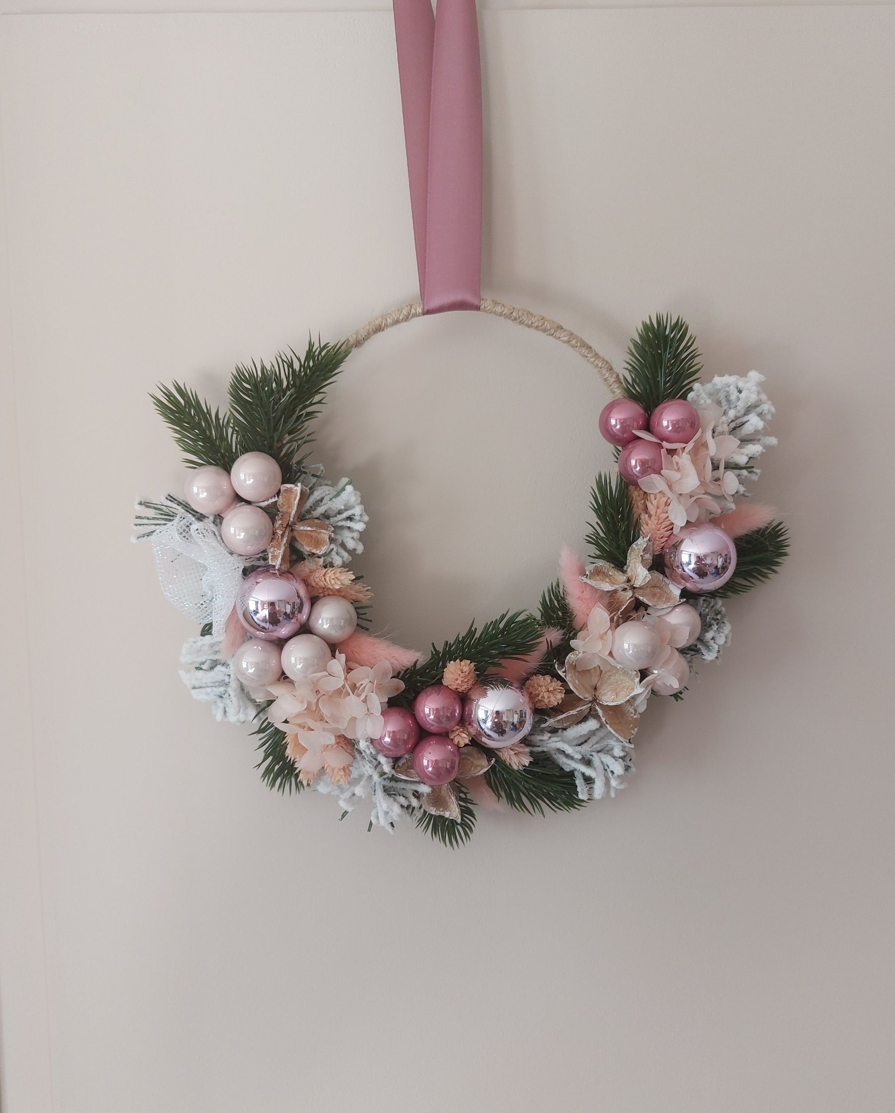 couronne rose de noel