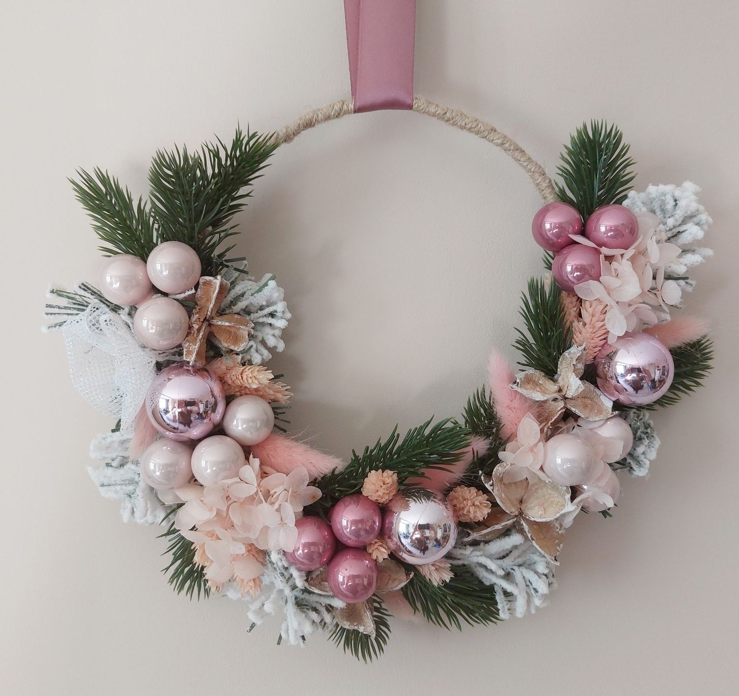 couronne rose de noel