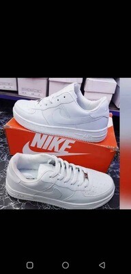 White Nike Airforce 1 sneakers