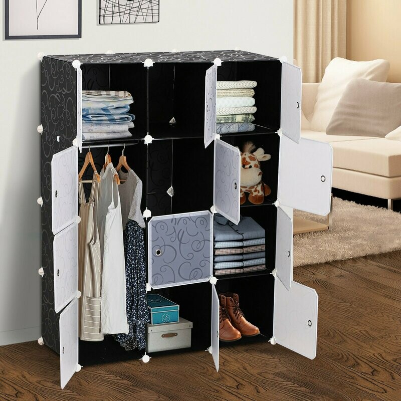 Kleiderschrank mit Kleiderstange und Würfeln Garderobe
