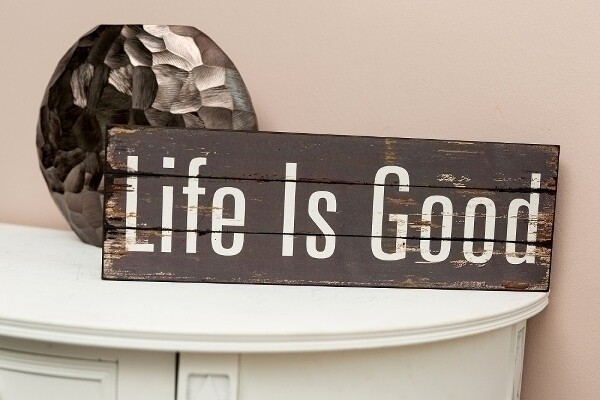 Holzschild &quot;Life is good&quot;