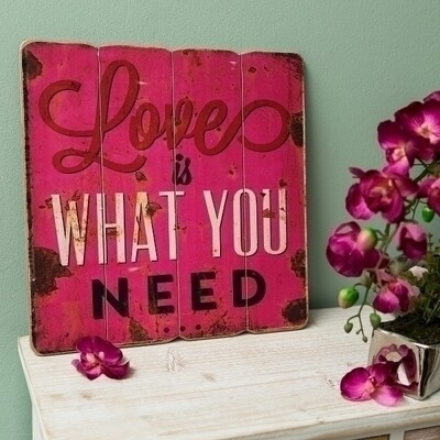 Holzschild &quot;Love is what you need&quot;