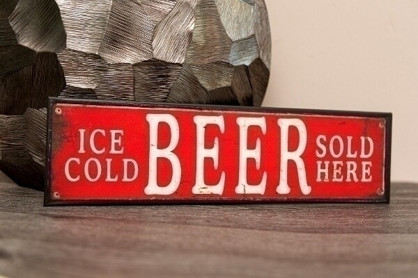 Metallschild &quot;Ice cold beer sold here&quot;